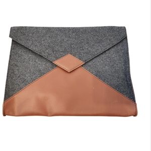 ✨️FREE W/purchase✨️Journey Laptop Sleeve